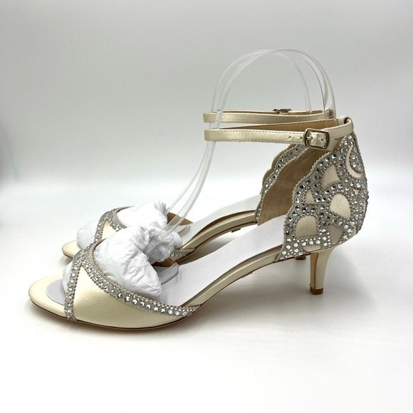Badgley Mischka Size 9 Gillian Jeweled Ivory Satin Dress Sandal Heels Pumps - Picture 7 of 15